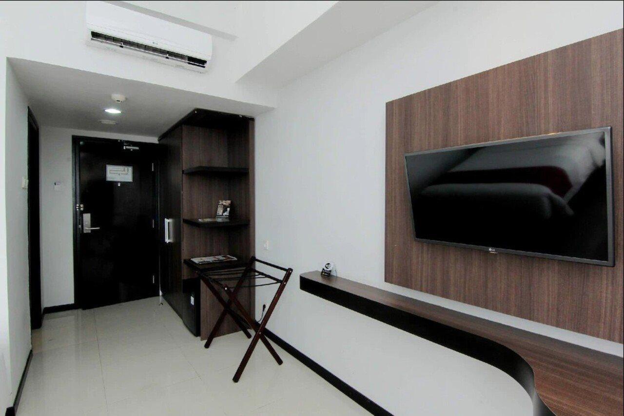 The Sun Hotel Madiun Extérieur photo