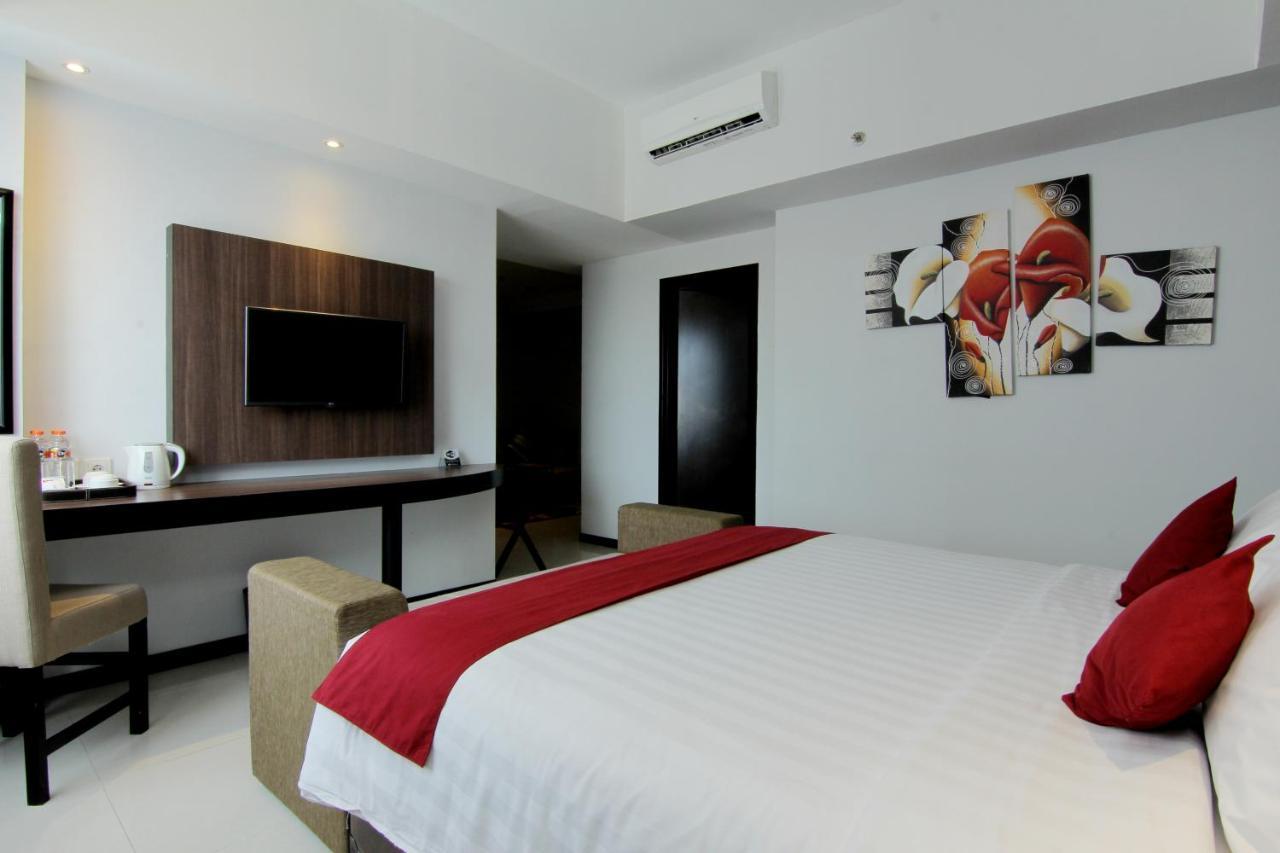 The Sun Hotel Madiun Extérieur photo