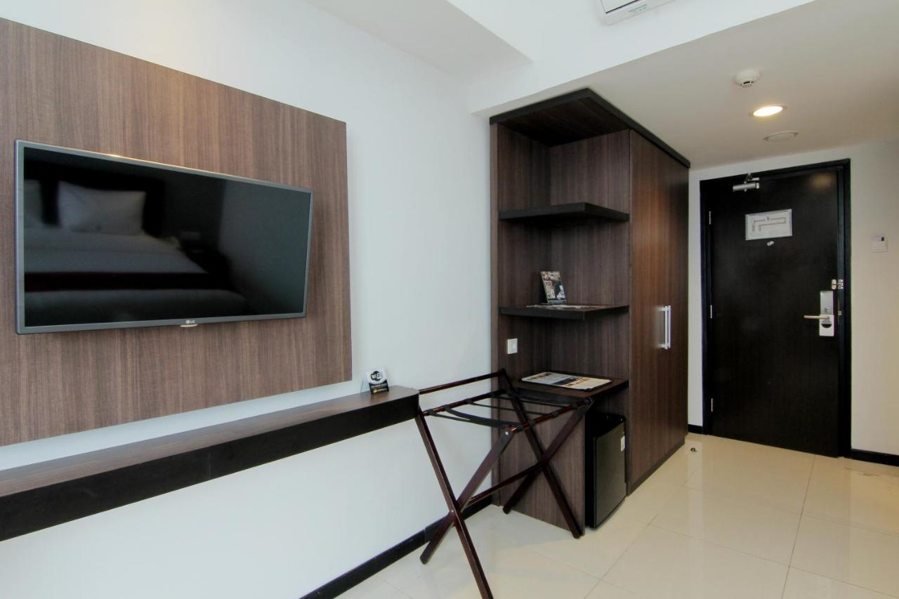 The Sun Hotel Madiun Extérieur photo