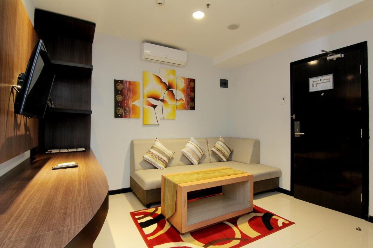 The Sun Hotel Madiun Extérieur photo