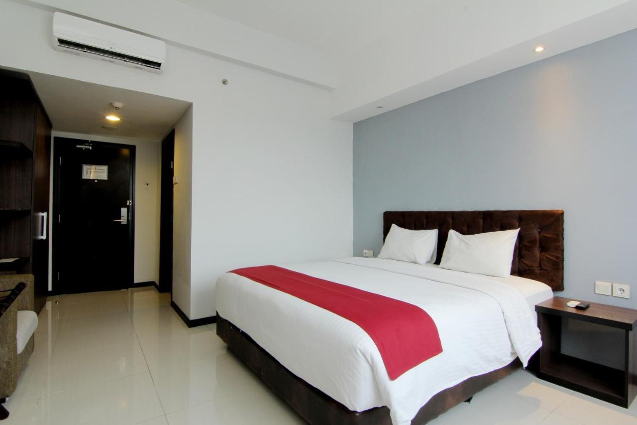 The Sun Hotel Madiun Extérieur photo