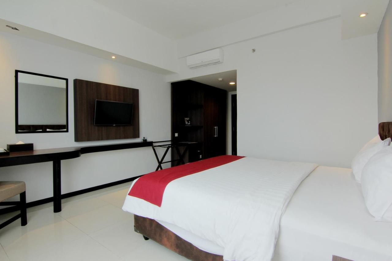 The Sun Hotel Madiun Extérieur photo